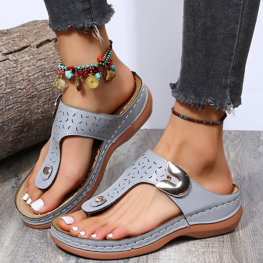 2024 Summer New Women's Metal Decor Feature Pattern Wedge Flip-Flops